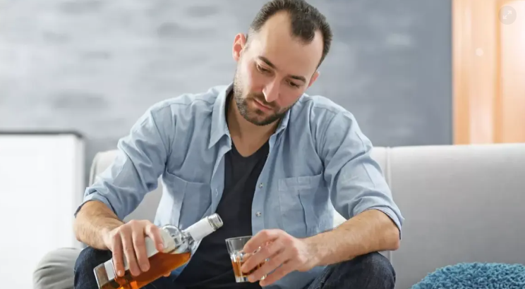 Πόσα αλκοολούχα ποτά την εβδομάδα αυξάνουν τον κίνδυνο εγκεφαλικών βλαβών