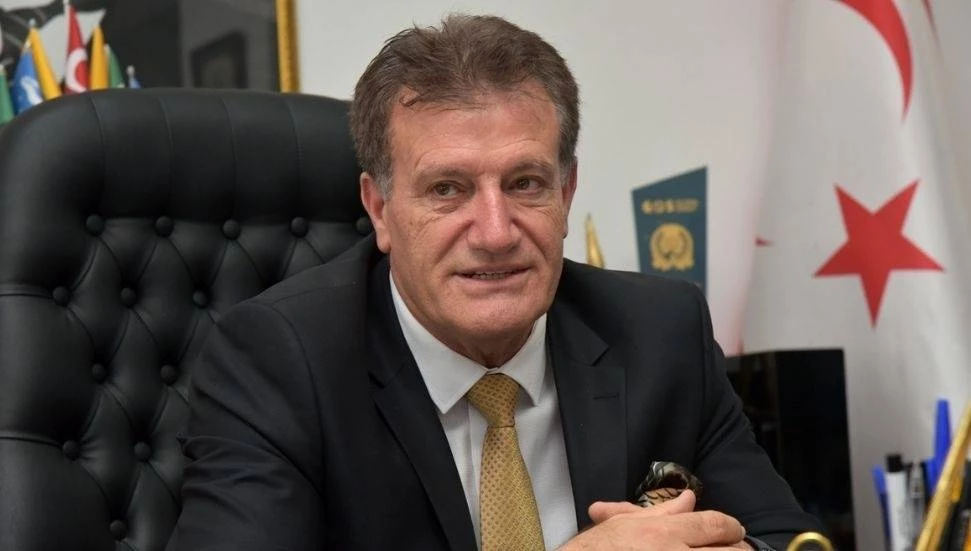 &laquo;&Pi;&alpha;ύ&theta;&eta;&kappa;&epsilon;&raquo; &alpha;&pi;ό &tau;&alpha; &kappa;&alpha;&theta;ή&kappa;&omicron;&nu;&tau;ά &tau;&omicron;&upsilon; &omicron; &Alpha;&rho;&iota;&kappa;&lambda;ί &mu;&epsilon;&tau;ά &tau;&eta;&nu; &tau;&rho;&alpha;&gamma;&omega;&delta;ί&alpha; - &Sigma;&tau;ό&chi;&omicron;&sigmaf; &eta; &alpha;&pi;&rho;ό&sigma;&kappa;&omicron;&pi;&tau;&eta; &delta;&iota;&epsilon;&xi;&alpha;&gamma;&omega;&gamma;ή &tau;&omega;&nu; &epsilon;&rho;&epsilon;&upsilon;&nu;ώ&nu;