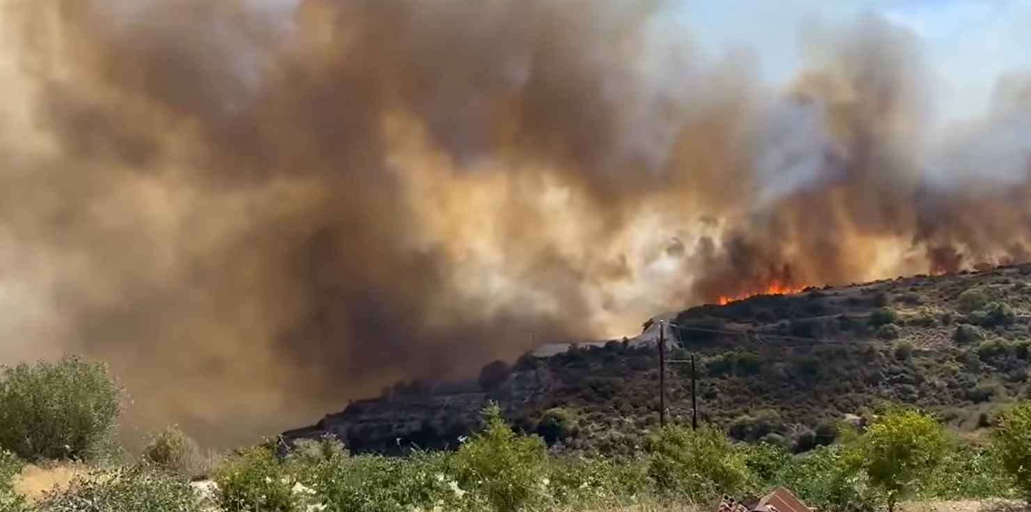 LIVE/Επ. Λεμεσού: Εκκενώνονται χωριά λόγω της φωτιάς - Κάηκαν σπίτια