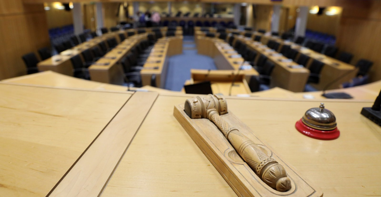 Έκθεση Βουλής για θεσμικές και πολιτικές ευθύνες – Σκληρή κριτική για καθυστερήσεις και συντονισμό Έκθεση Βουλής για θεσμικές και πολιτικές ευθύνες – Σκληρή κριτική για καθυστερήσεις και συντονισμό