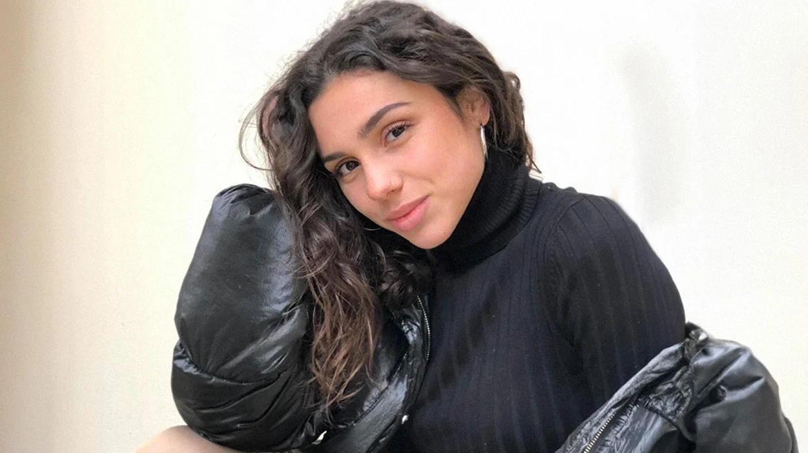 Στο εδώλιο η συνοδηγός του οχήματος που παρέσυρε και σκότωσε την 21χρονη Έμμα το 2022 στη Θεσσαλονίκη Στο εδώλιο η συνοδηγός του οχήματος που παρέσυρε και σκότωσε την 21χρονη Έμμα το 2022 στη Θεσσαλονίκη