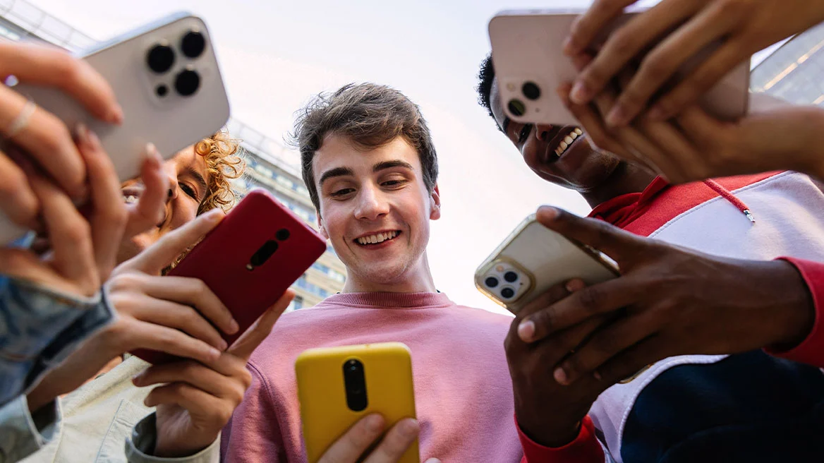 Σε ισχύ από σήμερα η απαγόρευση πρόσβασης στα social media για παιδιά κάτω των 16 στην Αυστραλία