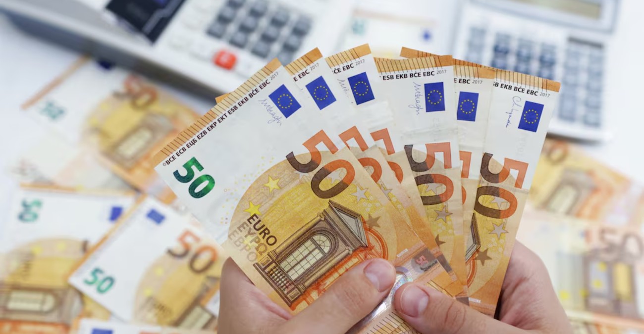 Είσαι γραφίστας; Σχεδίασε τα μελλοντικά χαρτονομίσματα ευρώ Είσαι γραφίστας; Σχεδίασε τα μελλοντικά χαρτονομίσματα ευρώ