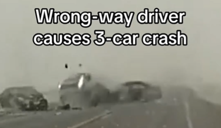 Οδηγός αγνόησε τους αστυνομικούς, μπήκε στο αντίθετο ρεύμα και έπεσε πάνω σε δύο αυτοκίνητα