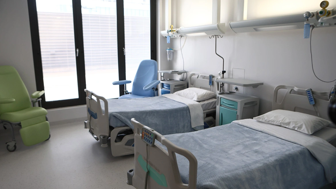 Για 40 λεπτά οι γιατροί έδιναν μάχη να επαναφέρουν τον 3χρονο που έπεσε από μάντρα