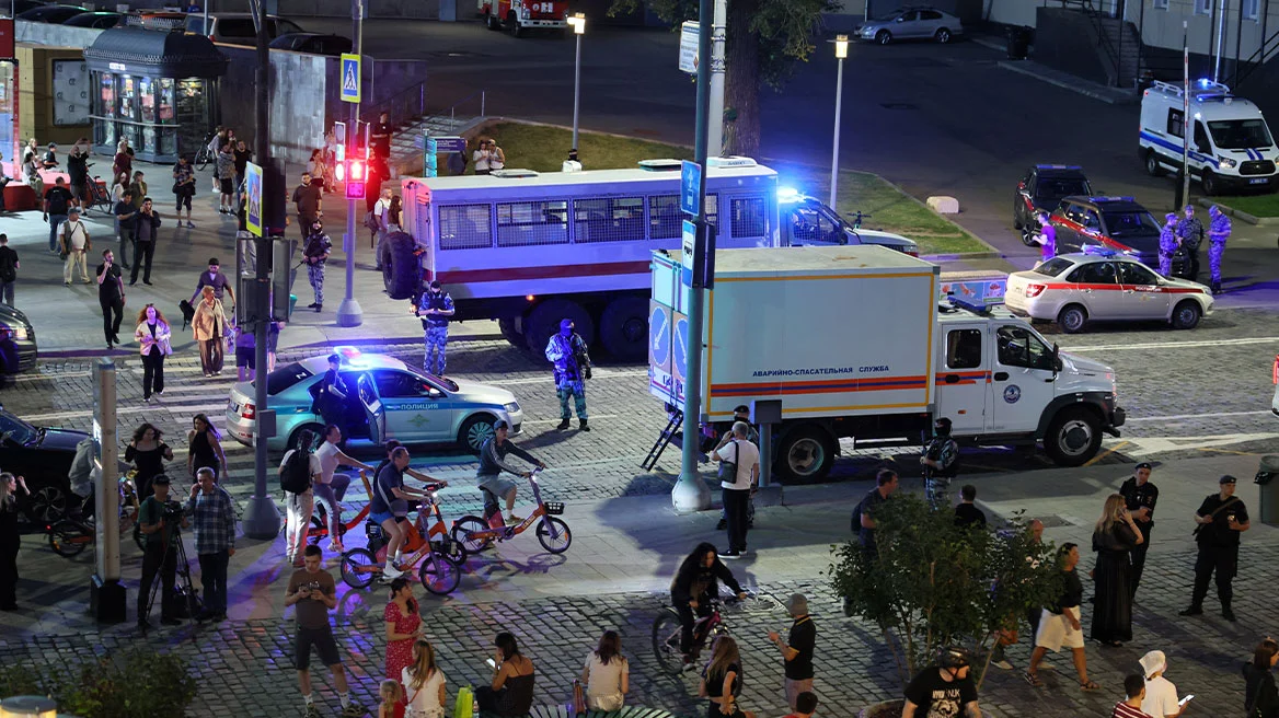&Gamma;&upsilon;&nu;&alpha;ί&kappa;&alpha; - &kappa;&alpha;&mu;&iota;&kappa;ά&zeta;&iota; &pi;&rho;&omicron;&kappa;ά&lambda;&epsilon;&sigma;&epsilon; &tau;&eta;&nu; έ&kappa;&rho;&eta;&xi;&eta; &pi;&omicron;&upsilon; &kappa;ό&sigma;&tau;&iota;&sigma;&epsilon; &tau;&eta; &zeta;&omega;ή &sigma;&epsilon; &tau;&rho;&epsilon;&iota;&sigmaf; &alpha;&nu;&theta;&rho;ώ&pi;&omicron;&upsilon;&sigmaf; &kappa;&alpha;&iota; &tau;&rho;&alpha;&upsilon;&mu;ά&tau;&iota;&sigma;&epsilon; 21 &sigma;&tau;&eta; &Mu;ό&sigma;&chi;&alpha;