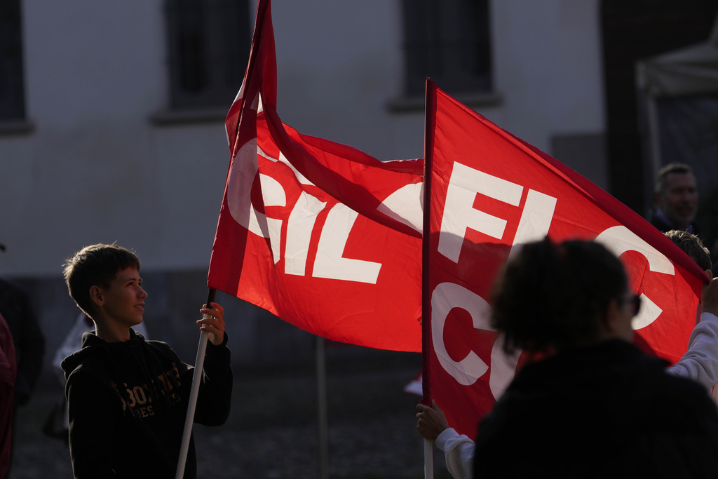 Ταξιδεύετε στην Ιταλία; «Παραλύει» σήμερα από απεργία του μεγαλύτερου συνδικάτου της χώρας