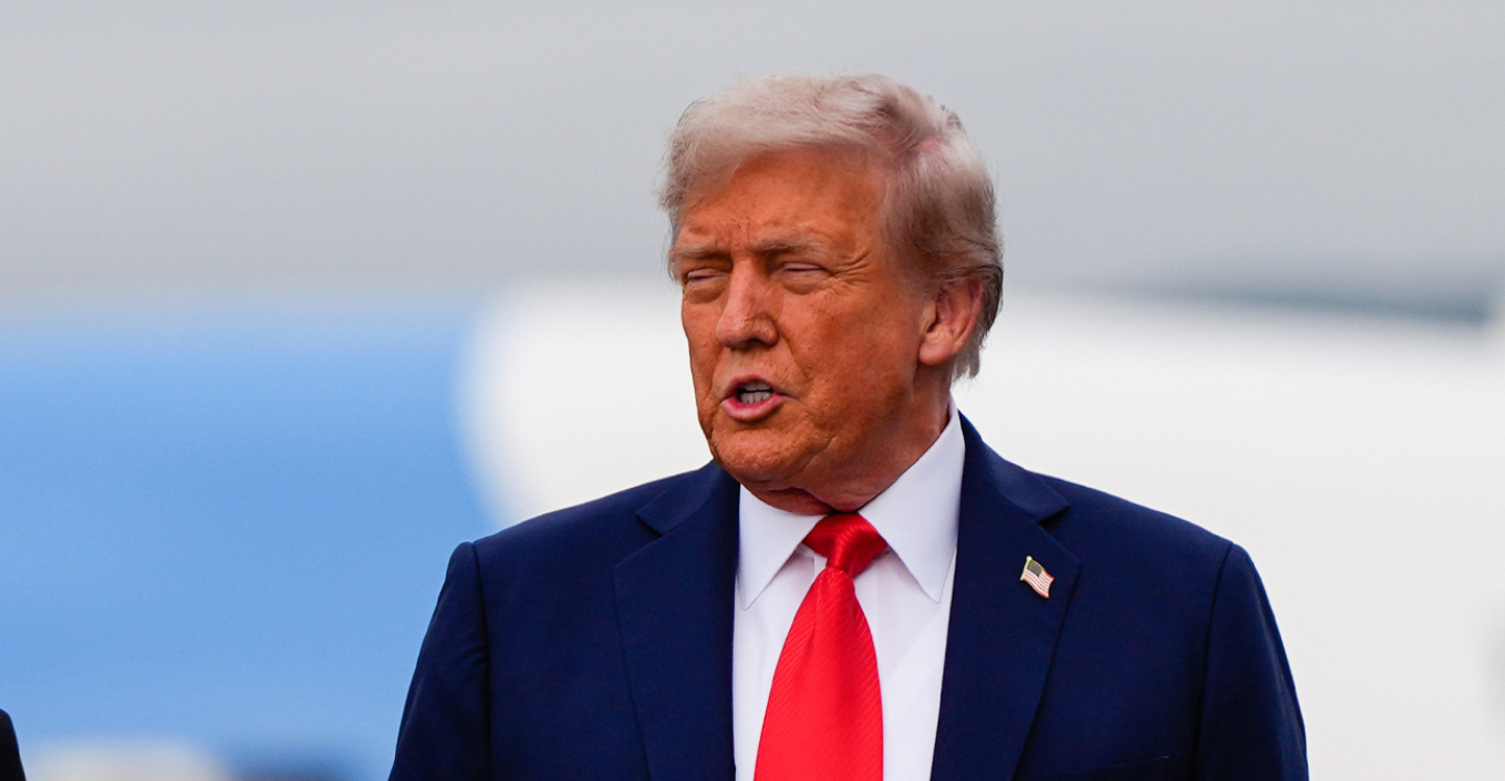 &Epsilon;&upsilon;&theta;&epsilon;ί&alpha; &alpha;&pi;&epsilon;&iota;&lambda;ή &Tau;&rho;&alpha;&mu;&pi; &gamma;&iota;&alpha; &epsilon;&pi;&iota;&chi;&epsilon;ί&rho;&eta;&sigma;&eta; &kappa;&alpha;&iota; &kappa;&alpha;&tau;ά &tau;&eta;&sigmaf; &Kappa;&omicron;&lambda;&omicron;&mu;&beta;ί&alpha;&sigmaf;: &laquo;&Mu;&omicron;&upsilon; &phi;&alpha;ί&nu;&epsilon;&tau;&alpha;&iota; &kappa;&alpha;&lambda;ή &iota;&delta;έ&alpha;&raquo;