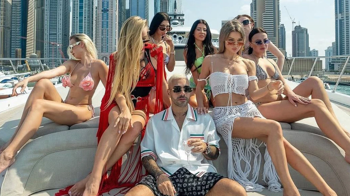 &Iota;&delta;&iota;&omega;&tau;&iota;&kappa;ά &tau;&zeta;&epsilon;&tau;, &epsilon;&pi;ώ&nu;&upsilon;&mu;&epsilon;&sigmaf; &tau;&sigma;ά&nu;&tau;&epsilon;&sigmaf; &kappa;&alpha;&iota; supercars: &Eta; &chi;&lambda;&iota;&delta;ά&tau;&eta; &zeta;&omega;ή &tau;&omega;&nu; &pi;&alpha;&iota;&delta;&iota;ώ&nu; &tau;&eta;&sigmaf; &iota;&rho;&alpha;&nu;&iota;&kappa;ή&sigmaf; &epsilon;&lambda;ί&tau; &epsilon;&nu;ώ &chi;&iota;&lambda;&iota;ά&delta;&epsilon;&sigmaf; &pi;&omicron;&lambda;ί&tau;&epsilon;&sigmaf; &sigma;&phi;&alpha;&gamma;&iota;ά&zeta;&omicron;&nu;&tau;&alpha;&iota;