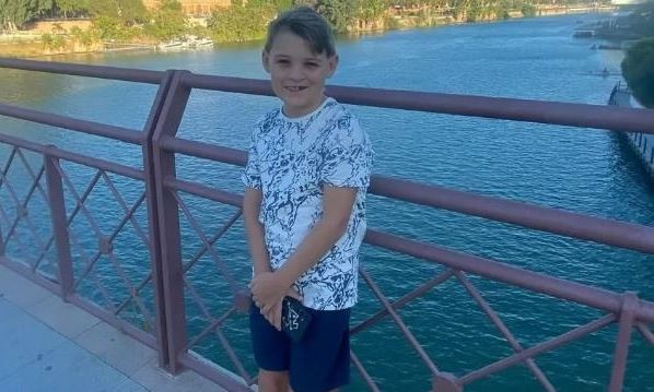 &Phi;&rho;&iota;&kappa;&tau;ό έ&gamma;&kappa;&lambda;&eta;&mu;&alpha;: &Alpha;&nu;ή&lambda;&iota;&kappa;&omicron;&sigmaf; &mu;&alpha;&chi;&alpha;&iota;&rho;ώ&theta;&eta;&kappa;&epsilon; &mu;έ&chi;&rho;&iota; &theta;&alpha;&nu;ά&tau;&omicron;&upsilon; - &Delta;&rho;ά&sigma;&tau;&eta;&sigmaf; &omicron; &pi;&rho;ώ&eta;&nu; &sigma;ύ&nu;&tau;&rho;&omicron;&phi;&omicron;&sigmaf; &tau;&eta;&sigmaf; &mu;&eta;&tau;έ&rho;&alpha;&sigmaf; &tau;&omicron;&upsilon; -&Delta;&epsilon;ί&tau;&epsilon; &phi;&omega;&tau;&omicron;&gamma;&rho;&alpha;&phi;ί&epsilon;&sigmaf;