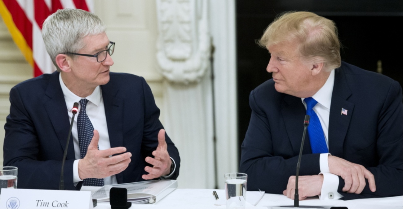 Ο Τραμπ δεν θέλει να μεταφέρει η Apple την παραγωγή της στην Ινδία – «Έχω ένα προβληματάκι με τον Τιμ Κουκ»