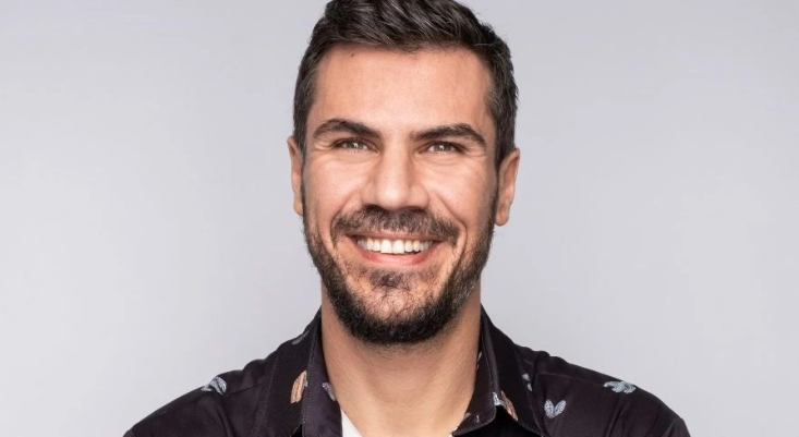 &laquo;&Pi;&lambda;έ&nu;&omicron;&upsilon;&mu;&epsilon; ή ό&chi;&iota; &tau;&omicron; &kappa;&rho;έ&alpha;&sigmaf; &pi;&rho;&iota;&nu; &tau;&omicron; &mu;&alpha;&gamma;&epsilon;&iota;&rho;έ&psi;&omicron;&upsilon;&mu;&epsilon;;&raquo;, &omicron; &Pi;&epsilon;&tau;&rho;&epsilon;&tau;&zeta;ί&kappa;&eta;&sigmaf; &lambda;ύ&nu;&epsilon;&iota; &tau;&eta;&nu; &alpha;&pi;&omicron;&rho;ί&alpha;! &Mu;ά&theta;&epsilon; &kappa;&alpha;&iota; &kappa;ά&nu;&epsilon;