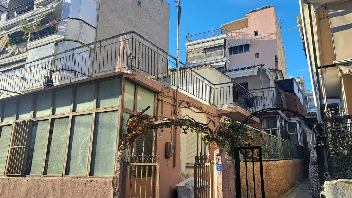 Μυστήριο με την 59χρονη που βρέθηκε στραγγαλισμένη στον Εύοσμο: Λείπουν τσάντα, πορτοφόλι και προσωπικά αντικείμενα