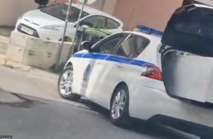 Viral στο TikTok ένα ελληνικό περιπολικό που κουβαλάει… ψυγείο Viral στο TikTok ένα ελληνικό περιπολικό που κουβαλάει… ψυγείο