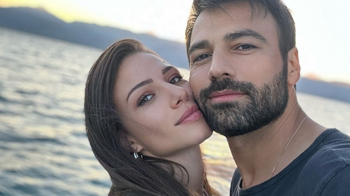 Αντρέας Γεωργίου – Σιμώνη Χριστοδούλου: Το καυτό φιλί κάτω από τον Πύργο του Άιφελ