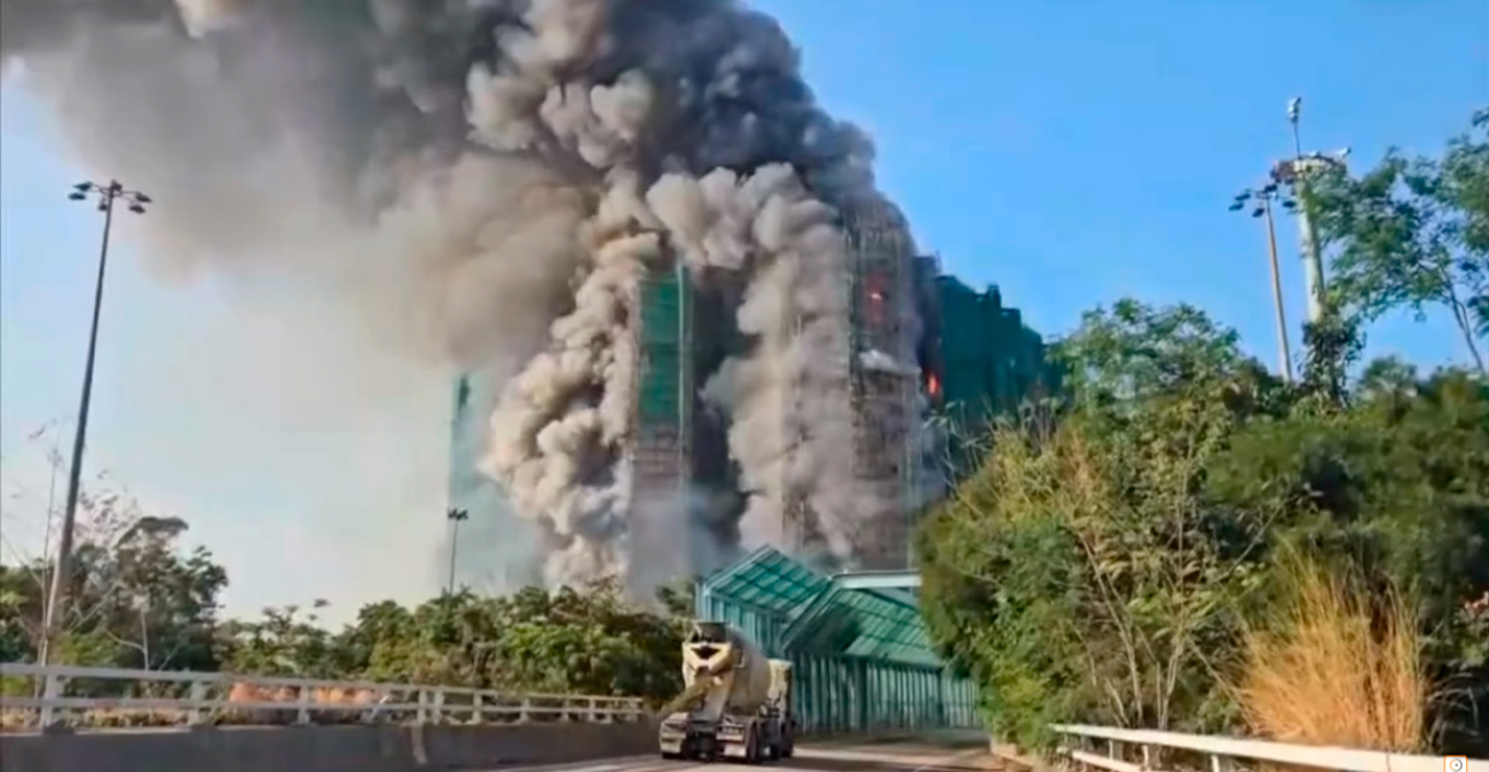 BINTEO: Μεγάλη φωτιά σε ουρανοξύστες με 2.000 διαμερίσματα στο Χονγκ Κονγκ