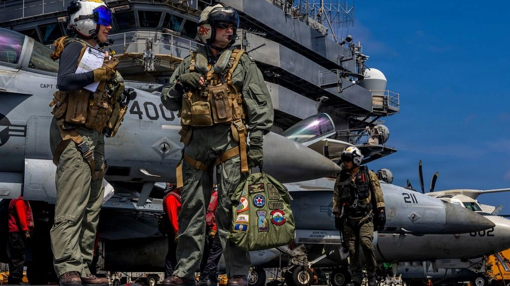 &Iota;&rho;ά&nu;: &Omicron;&iota; &Eta;&Pi;&Alpha; &sigma;&tau;έ&lambda;&nu;&omicron;&upsilon;&nu; &pi;ά&nu;&omega; &alpha;&pi;ό 50 &mu;&alpha;&chi;&eta;&tau;&iota;&kappa;ά F-16, F-22 &kappa;&alpha;&iota; F-35 &kappa;&alpha;&iota; &tau;&alpha; &alpha;&epsilon;&rho;&omicron;&pi;&lambda;&alpha;&nu;&omicron;&phi;ό&rho;&alpha; Lincoln &kappa;&alpha;&iota; Ford