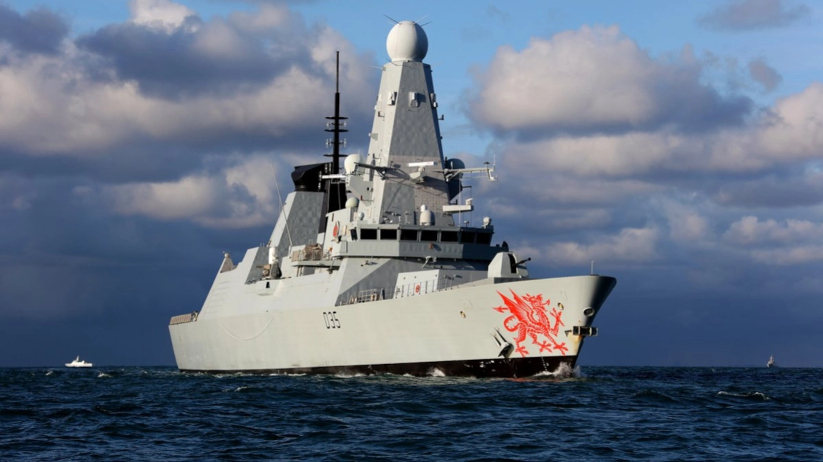 &Beta;&rho;&epsilon;&tau;&alpha;&nu;ί&alpha;: &Theta;&alpha; &sigma;&tau;&epsilon;ί&lambda;&epsilon;&iota; &tau;&omicron; HMS Dragon &sigma;&tau;&eta; &Mu;έ&sigma;&eta; &Alpha;&nu;&alpha;&tau;&omicron;&lambda;ή &gamma;&iota;&alpha; &tau;&eta;&nu; &pi;&rho;&omicron;&sigma;&tau;&alpha;&sigma;ί&alpha; &tau;&eta;&sigmaf; &nu;&alpha;&upsilon;&sigma;&iota;&pi;&lambda;&omicron;ΐ&alpha;&sigmaf; &sigma;&tau;&alpha; &Sigma;&tau;&epsilon;&nu;ά &tau;&omicron;&upsilon; &Omicron;&rho;&mu;&omicron;ύ&zeta;