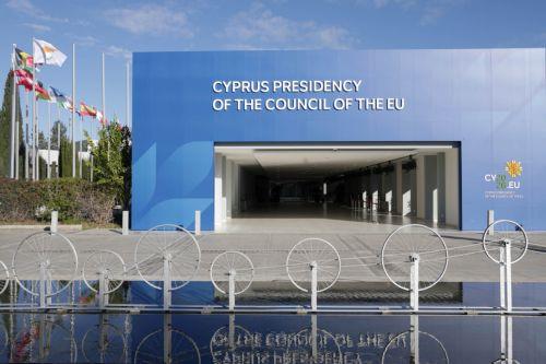 Ά&tau;&upsilon;&pi;&eta; &Sigma;ύ&nu;&omicron;&delta;&omicron;&sigmaf; &Upsilon;&pi;&omicron;&upsilon;&rho;&gamma;ώ&nu; &Epsilon;&nu;έ&rho;&gamma;&epsilon;&iota;&alpha;&sigmaf; &sigma;&tau;&eta; &Lambda;&epsilon;&upsilon;&kappa;&omega;&sigma;ί&alpha; - &Sigma;&tau;&omicron; &epsilon;&pi;ί&kappa;&epsilon;&nu;&tau;&rho;&omicron; &eta; &epsilon;&nu;&epsilon;&rho;&gamma;&epsilon;&iota;&alpha;&kappa;ή &alpha;&upsilon;&tau;&omicron;&nu;&omicron;&mu;ί&alpha; &Epsilon;&Epsilon;