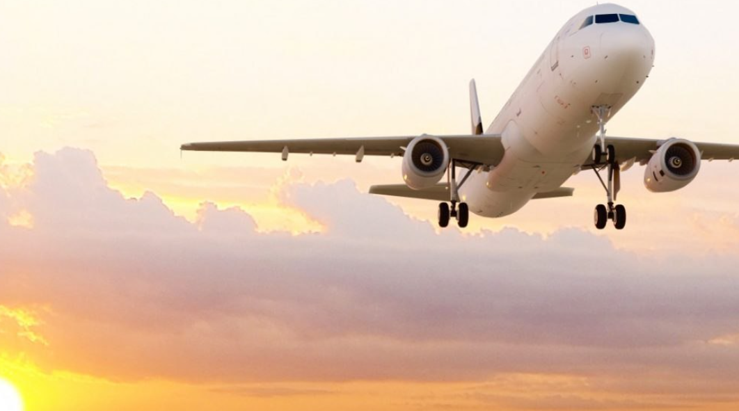 ΗΠΑ: Πανικός σε πτήση της United Airlines – Η στιγμή που διαπιστώνεται βλάβη στον κινητήρα