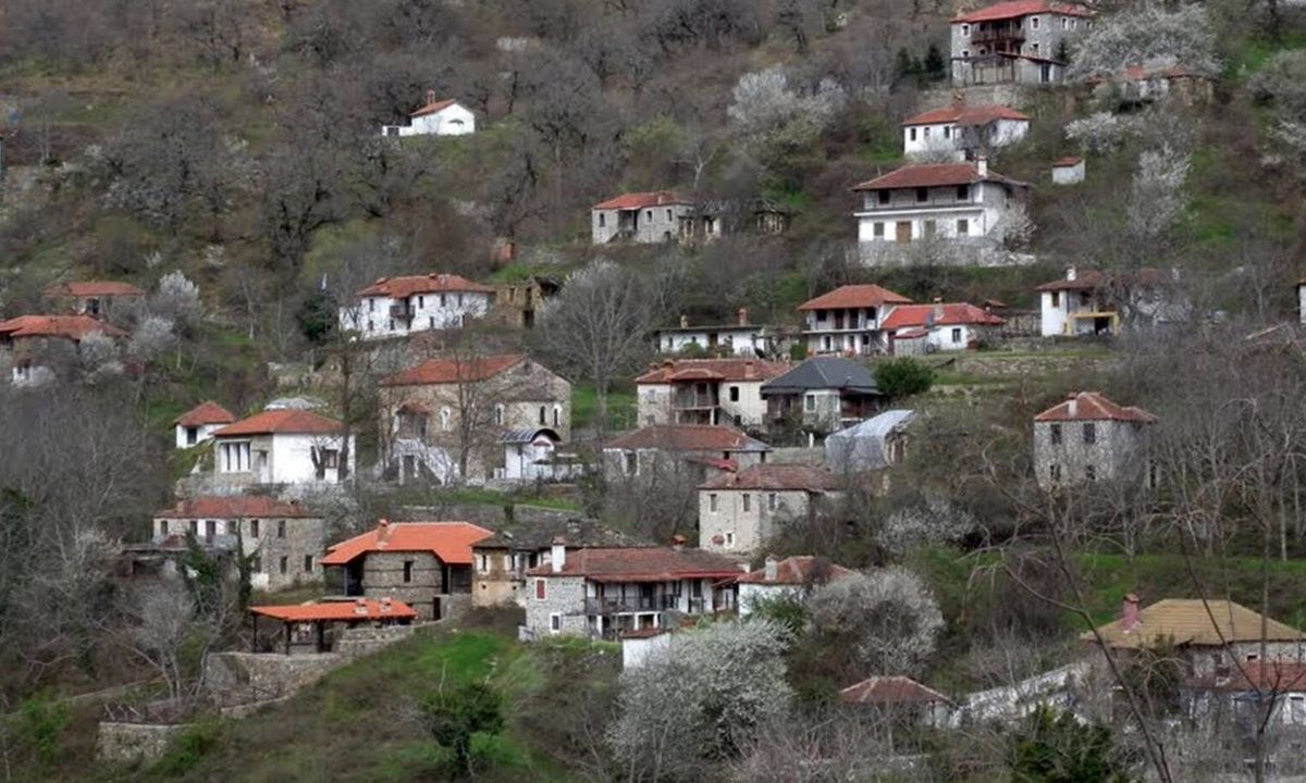 Αυτό είναι το «στοιχειωμένο» χωριό που τρομάζει τους επισκέπτες στην Ελλάδα Αυτό είναι το «στοιχειωμένο» χωριό που τρομάζει τους επισκέπτες στην Ελλάδα