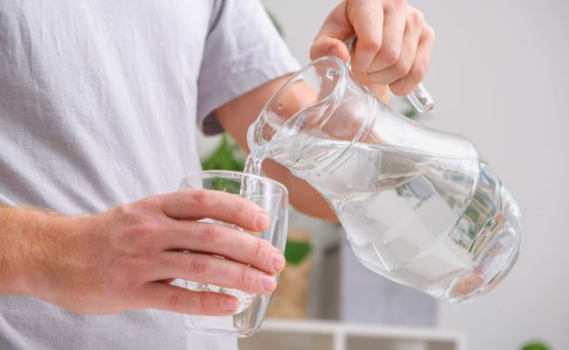 &Mu;&iota;&alpha; &alpha;&pi;&lambda;ή &kappa;ί&nu;&eta;&sigma;&eta; &sigma;&tau;&omicron; &nu;&epsilon;&rho;ό &pi;&omicron;&upsilon; &pi;ί&nu;&omicron;&upsilon;&mu;&epsilon; &kappa;&alpha;&theta;&eta;&mu;&epsilon;&rho;&iota;&nu;ά &kappa;ά&nu;&epsilon;&iota; &theta;&alpha;ύ&mu;&alpha;&tau;&alpha; &sigma;&tau;&eta;&nu; &upsilon;&gamma;&epsilon;ί&alpha; &mu;&alpha;&sigmaf;