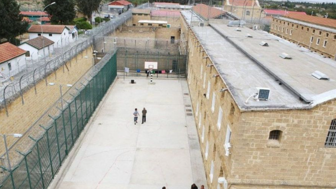 Έντονη αντιπαράθεση Χαρτσιώτη με βουλευτές για τις Κεντρικές Φυλακές