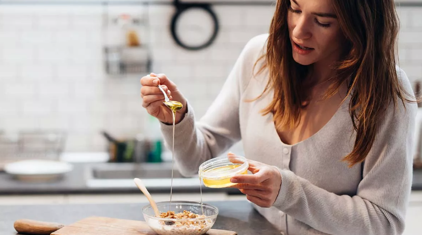 Το γλυκό «φάρμακο» της φύσης που θωρακίζει καρδιά και ανοσοποιητικό – Ο κίνδυνος της νοθείας