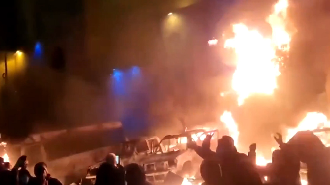 Εξαπλώνεται η λαϊκή οργή στον Ιράν, κλιμακώνει την καταστολή το καθεστώς της Τεχεράνης