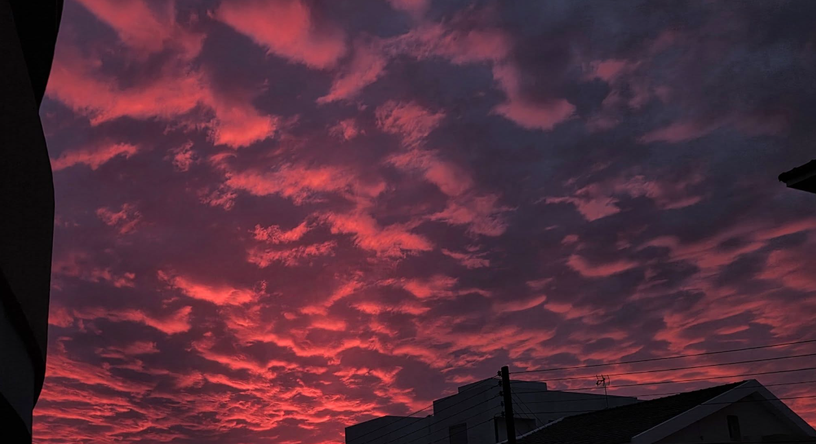 &laquo;&Pi;ή&rho;&epsilon; &phi;&omega;&tau;&iota;ά&raquo; &omicron; &omicron;&upsilon;&rho;&alpha;&nu;ό&sigmaf;: &Pi;&alpha;&nu;έ&mu;&omicron;&rho;&phi;&alpha; &chi;&rho;ώ&mu;&alpha;&tau;&alpha; &tau;&omicron;&nu; έ&kappa;&alpha;&nu;&alpha;&nu; &nu;&alpha; &mu;&omicron;&iota;ά&zeta;&epsilon;&iota; &mu;&epsilon; &kappa;&alpha;&mu;&beta;ά - &Delta;&epsilon;ί&tau;&epsilon; &phi;&omega;&tau;&omicron;&gamma;&rho;&alpha;&phi;ί&epsilon;&sigmaf;