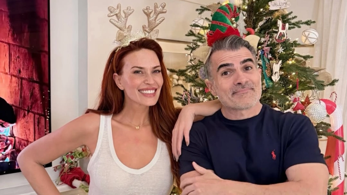 Η Σίσσυ Χρηστίδου στόλισε το χριστουγεννιάτικο δέντρο στο σπίτι της – Οι φωτογραφίες που μοιράστηκε