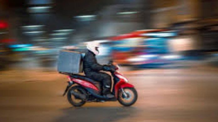 Τρόμος για 24χρονο διανομέα στη Λεμεσό: Κουκουλοφόροι του επιτέθηκαν με ξύλα και μαχαίρι