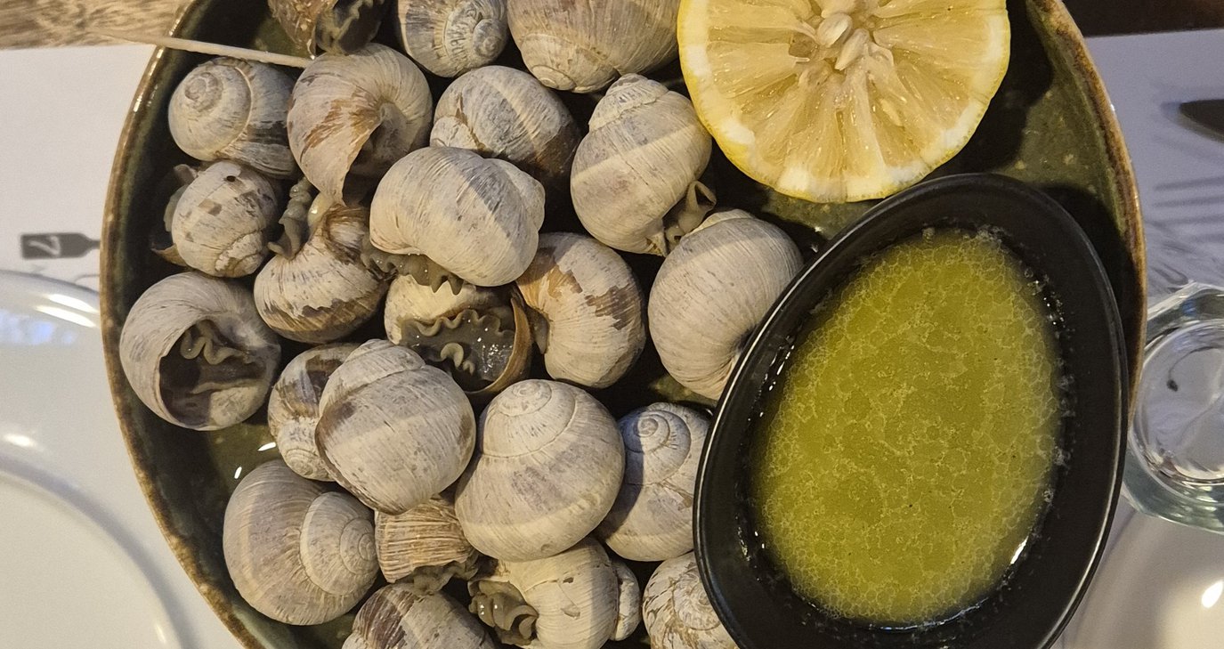 &Epsilon;ί&sigma;&alpha;&iota; &lambda;ά&tau;&rho;&eta;&sigmaf; &tau;&omicron;&upsilon; &mu;&epsilon;&zeta;έ &kappa;&alpha;&iota; &tau;&omega;&nu; &laquo;&kappa;&alpha;&rho;ά&omicron;&lambda;&omega;&nu;&raquo;; Έ&rho;&chi;&epsilon;&tau;&alpha;&iota; έ&nu;&alpha; &phi;&epsilon;&sigma;&tau;&iota;&beta;ά&lambda; &epsilon;&iota;&delta;&iota;&kappa;ά &gamma;&iota;&alpha; &epsilon;&sigma;έ&nu;&alpha; - &Delta;&omicron;&kappa;&iota;&mu;ά&sigma;&tau;&epsilon; &pi;&alpha;&rho;&alpha;&delta;&omicron;&sigma;&iota;&alpha;&kappa;έ&sigmaf; &kappa;&alpha;&iota; &delta;&eta;&mu;&iota;&omicron;&upsilon;&rho;&gamma;&iota;&kappa;έ&sigmaf; &sigma;&upsilon;&nu;&tau;&alpha;&gamma;έ&sigmaf;