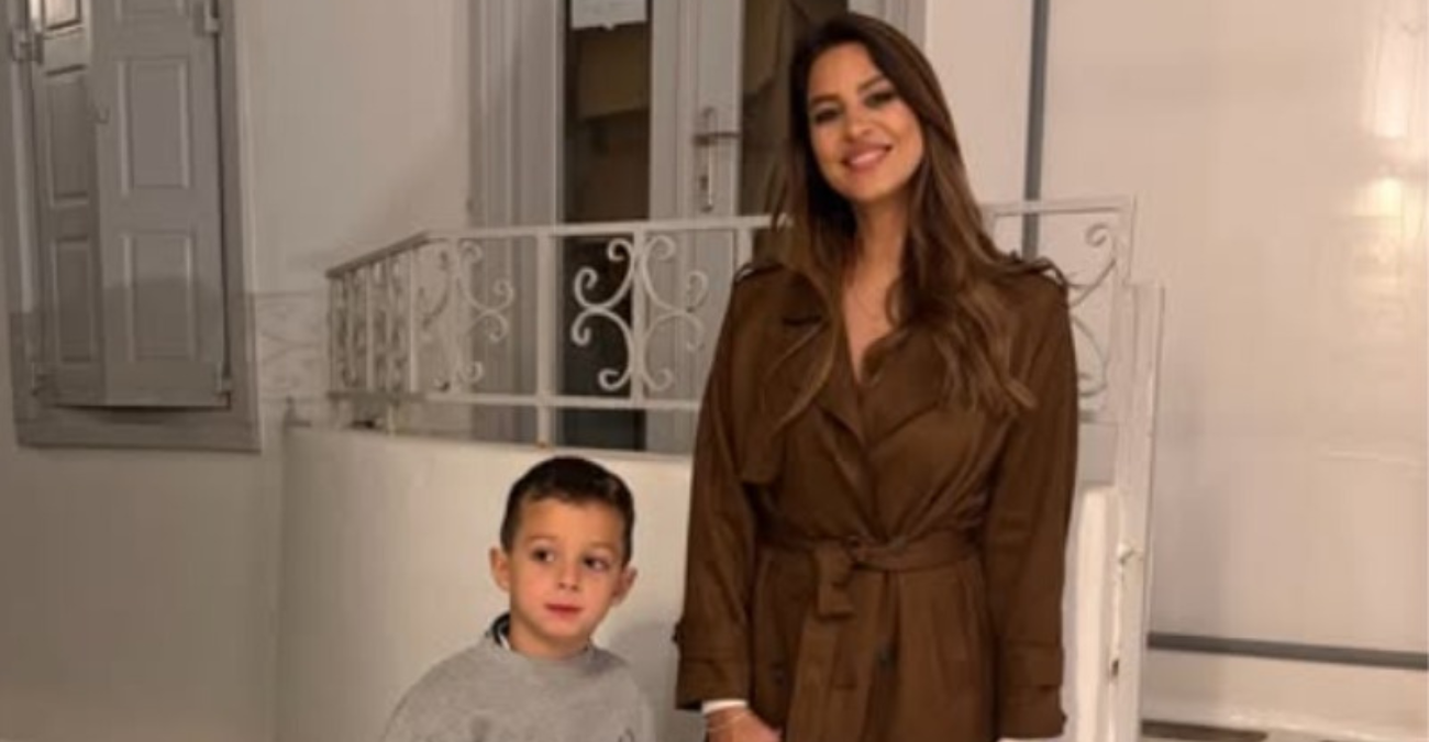 Ευριπίδου: Ο γιος της έκοψε πολύχρωμα λουλούδια και της τα χάρισε - «Τι άλλο να ζητήσω από τη ζωή;» (φωτο)