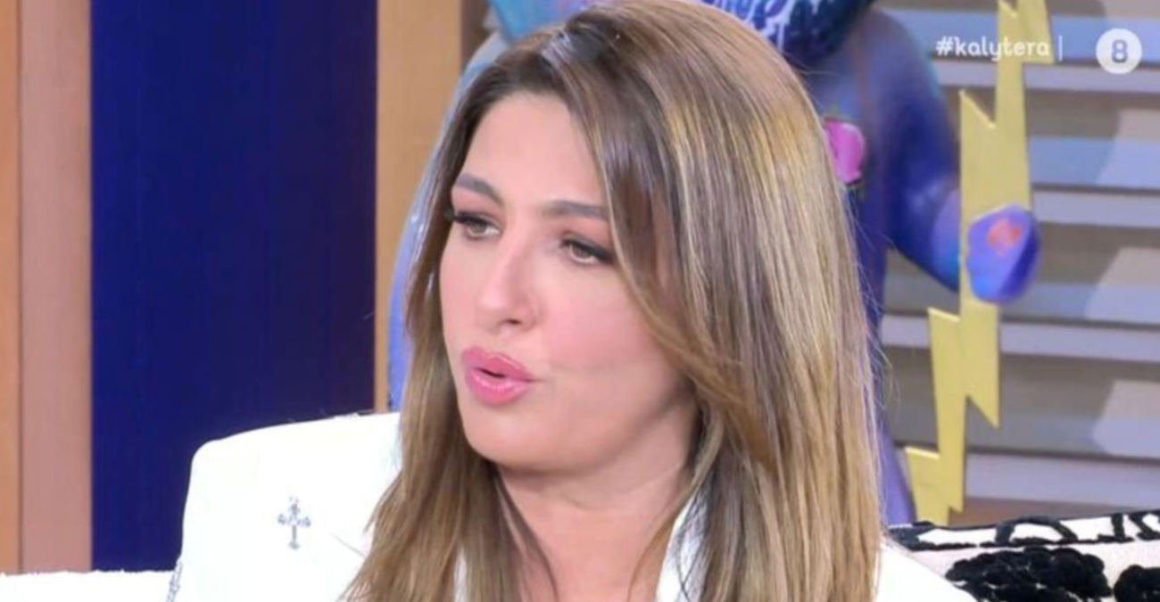 Έλενα Παπαρίζου: Άκρως αδυνατισμένη στην πρώτη τηλεοπτική εμφάνιση μετά την νοσηλεία της