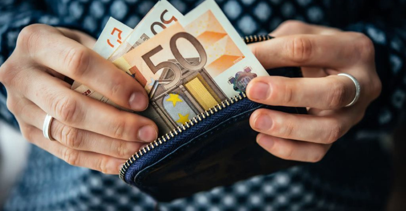 «Τσιμεντώνει» την Οδηγία για επαρκείς κατώτατους μισθούς – ΠΕΟ και ΣΕΚ ζητούν άμεση ενσωμάτωση στο κυπριακό δίκαιο