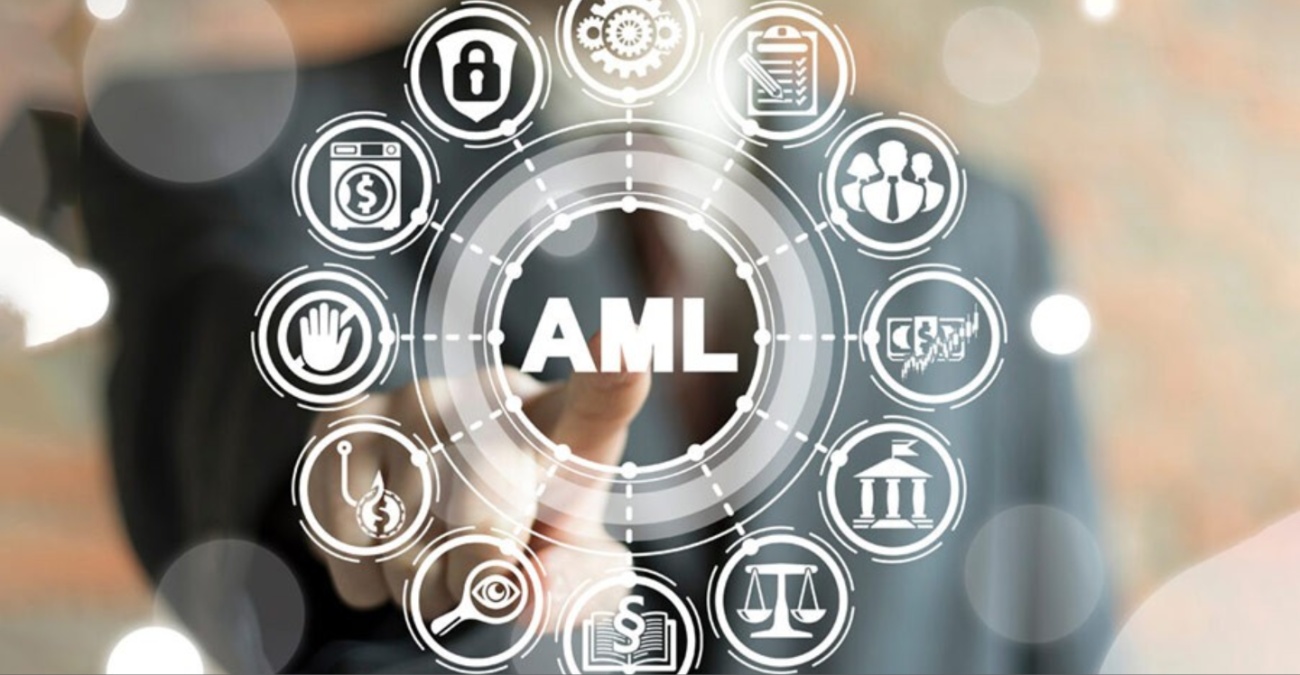 «Καμπανάκι» Ελεγκτικής για το «ξέπλυμα»: Κενά στην εποπτεία των τραπεζών και χιλιάδες ύποπτες συναλλαγές στο μικροσκόπιο