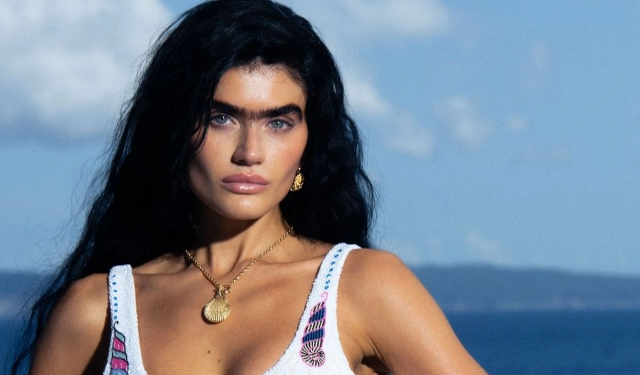 &Sigma;&omicron;&phi;ί&alpha; &Chi;&alpha;&tau;&zeta;&eta;&pi;&alpha;&nu;&tau;έ&lambda;&eta;: &Eta; &tau;&epsilon;&rho;ά&sigma;&tau;&iota;&alpha; &alpha;&lambda;&lambda;&alpha;&gamma;ή &sigma;&tau;&eta;&nu; &epsilon;&iota;&kappa;ό&nu;&alpha; &tau;&eta;&sigmaf; &pi;&omicron;&upsilon; &mu;&alpha;&sigmaf; ά&phi;&eta;&sigma;&epsilon; ά&phi;&omega;&nu;&omicron;&upsilon;&sigmaf; - &Delta;&epsilon;ί&tau;&epsilon; &phi;&omega;&tau;&omicron;&gamma;&rho;&alpha;&phi;ί&epsilon;&sigmaf;