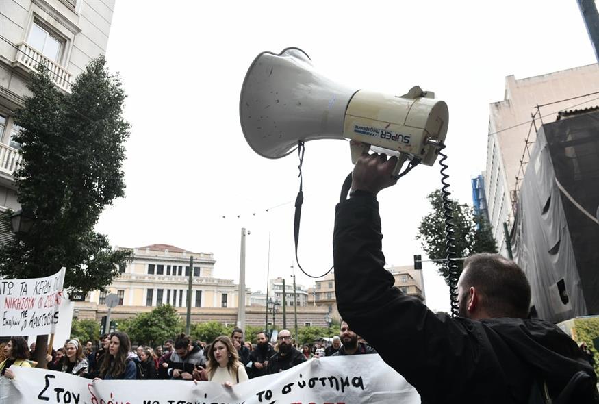 Απεργία στην Ελλάδα: Τι γίνεται με τις πτήσεις και τα μέσα μεταφοράς Απεργία στην Ελλάδα: Τι γίνεται με τις πτήσεις και τα μέσα μεταφοράς
