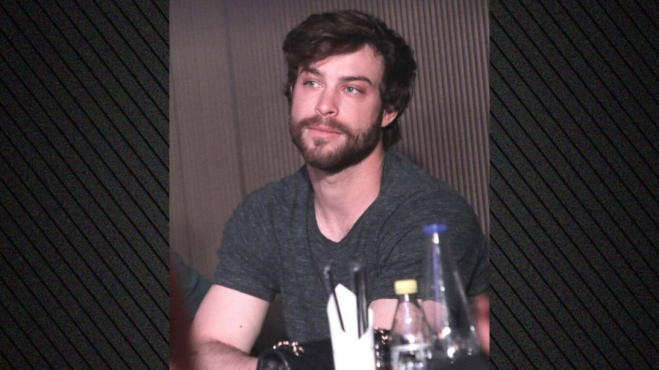 &Sigma;&tau;έ&phi;&alpha;&nu;&omicron;&sigmaf; &Mu;&iota;&chi;&alpha;ή&lambda;: &laquo;&Epsilon;ί&mu;&alpha;&iota; &phi;&omicron;&upsilon;&lambda; &epsilon;&xi;&omicron;&pi;&lambda;&iota;&sigma;&mu;έ&nu;&omicron;&sigmaf; έ&chi;&omega; &sigma;&tau;&omicron; &sigma;&pi;ί&tau;&iota; &tau;&omicron; ό&pi;&lambda;&omicron; &mu;&omicron;&upsilon; &kappa;&alpha;&iota; &sigma;&phi;&alpha;ί&rho;&epsilon;&sigmaf;&raquo; - &laquo;&Theta;&alpha; &pi;&rho;έ&pi;&epsilon;&iota; &nu;&alpha; &pi;&alpha;&rho;&omicron;&upsilon;&sigma;&iota;&alpha;&sigma;&tau;&omicron;ύ&mu;&epsilon;&raquo;