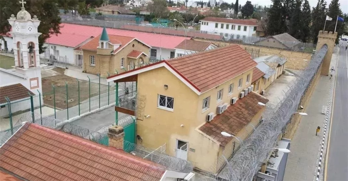 &laquo;Ό&lambda;&omicron;&iota; &theta;&alpha; &kappa;&rho;&iota;&theta;&omicron;ύ&mu;&epsilon; &alpha;&pi;ό &tau;&omicron; &alpha;&pi;&omicron;&tau;έ&lambda;&epsilon;&sigma;&mu;&alpha;&raquo; &ndash; &Eta; &alpha;&pi;ά&nu;&tau;&eta;&sigma;&eta; &tau;&omicron;&upsilon; &Upsilon;&pi;&omicron;&upsilon;&rho;&gamma;&epsilon;ί&omicron;&upsilon; &Delta;&iota;&kappa;&alpha;&iota;&omicron;&sigma;ύ&nu;&eta;&sigmaf; &sigma;&tau;&iota;&sigmaf; &kappa;&alpha;&tau;&alpha;&gamma;&gamma;&epsilon;&lambda;ί&epsilon;&sigmaf; &gamma;&iota;&alpha; &tau;&iota;&sigmaf; &Phi;&upsilon;&lambda;&alpha;&kappa;έ&sigmaf;