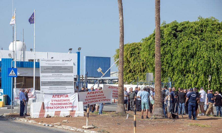 Απεργία εκτελωνιστών: Σπεύδουν στη Λευκωσία για διαβουλεύσεις στο υπ. Οικονομικών Απεργία εκτελωνιστών: Σπεύδουν στη Λευκωσία για διαβουλεύσεις στο υπ. Οικονομικών