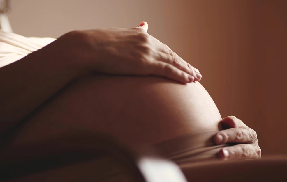 Επηρεάζει το εμβόλιο της Covid-19 τη γονιμότητα, τόσο γυναικών όσο και ανδρών; Τι δείχνουν οι έρευνες