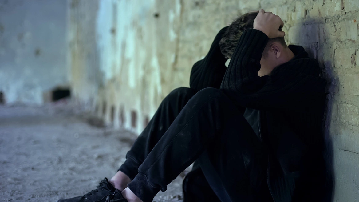 55χρονη στη Θεσσαλονίκη κακοποιούσε σεξουαλικά τον γιο της οικιακής βοηθού της από την ηλικία των 9 ετών