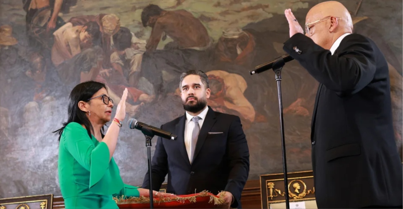 Οργή για το πανάκριβο φόρεμα της προσωρινής προέδρου της Βενεζουέλας Ντέλσι Ροντρίγκεζ στην ορκωμοσία της