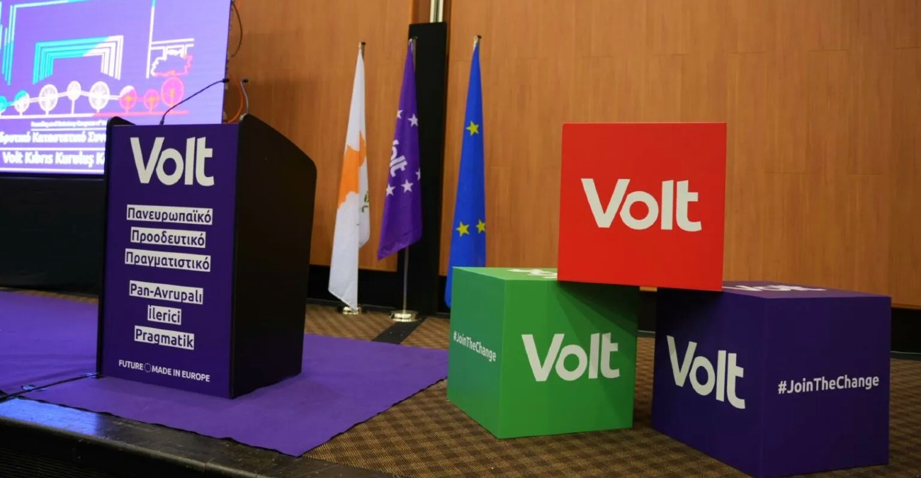 Σε μια κανονική χώρα οι αποκαλύψεις θα ήταν επαρκής λόγος παραίτησης