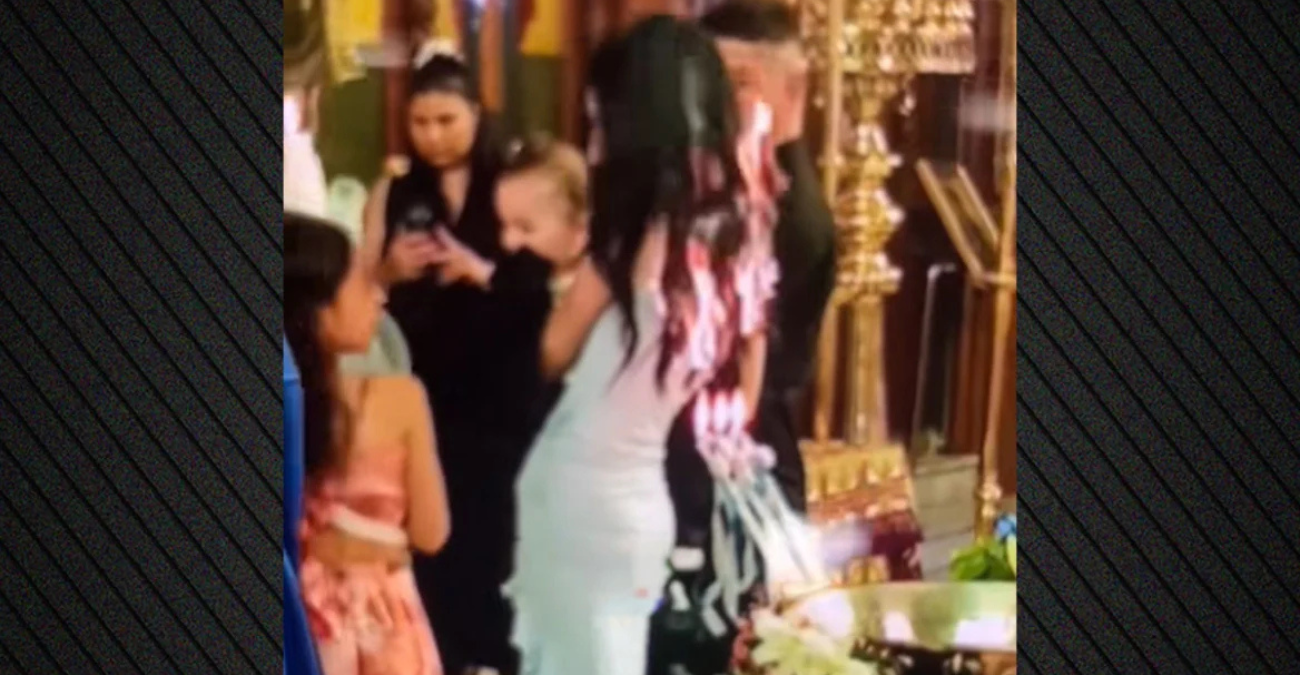 Video – Νονά στην Ελλάδα έγινε viral: Επιασαν φωτιά τα μαλλιά της