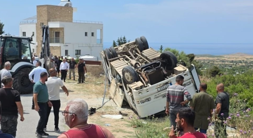 Video: Ανατροπή σχολικού λεωφορείου στα κατεχόμενα – Αναφορές για τραυματίες