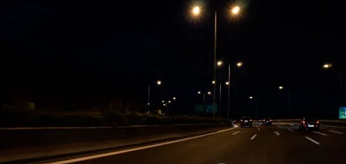 &Nu;έ&omicron; &tau;&rho;&omicron;&chi;&alpha;ί&omicron;: &Sigma;ύ&gamma;&kappa;&rho;&omicron;&upsilon;&sigma;&eta; &tau;&rho;&iota;ώ&nu; &omicron;&chi;&eta;&mu;ά&tau;&omega;&nu; &sigma;&tau;&eta;&nu; &epsilon;&pi;. &Lambda;&epsilon;&upsilon;&kappa;&omega;&sigma;ί&alpha;&sigmaf; - &Pi;&upsilon;&kappa;&nu;ή &kappa;ί&nu;&eta;&sigma;&eta; &sigma;&tau;&omicron; &sigma;&eta;&mu;&epsilon;ί&omicron; - &Delta;&epsilon;ί&tau;&epsilon; &pi;&omicron;&upsilon;