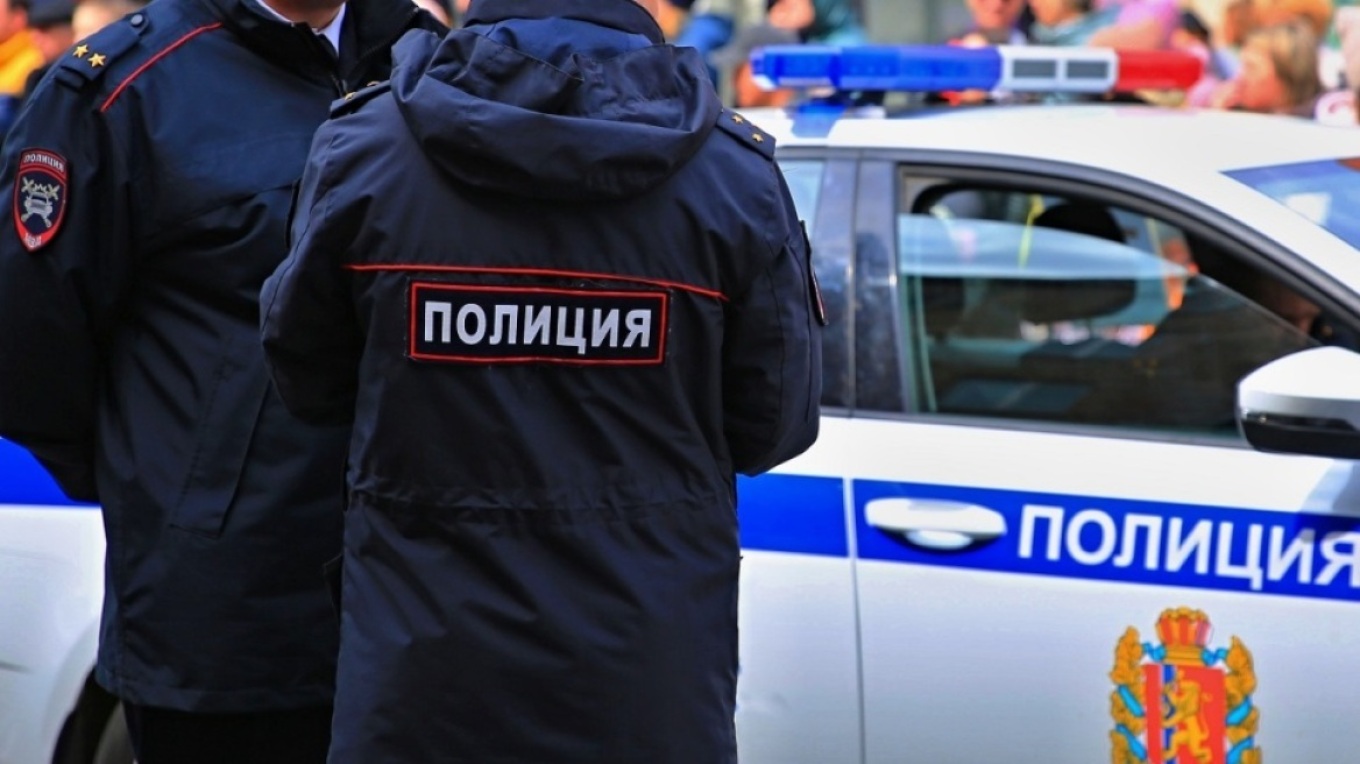 &Sigma;&upsilon;&nu;&alpha;&gamma;&epsilon;&rho;&mu;ό&sigmaf; &sigma;&tau;&eta; &Mu;ό&sigma;&chi;&alpha;, &tau;&rho;&epsilon;&iota;&sigmaf; &nu;&epsilon;&kappa;&rho;&omicron;ί &alpha;&pi;ό έ&kappa;&rho;&eta;&xi;&eta; &kappa;&omicron;&nu;&tau;ά &sigma;&epsilon; &kappa;&alpha;&phi;&epsilon;&tau;έ&rho;&iota;&alpha; &sigma;&tau;&omicron; &kappa;έ&nu;&tau;&rho;&omicron; &tau;&eta;&sigmaf; &pi;ό&lambda;&eta;&sigmaf;, &delta;&epsilon;ί&tau;&epsilon; &beta;ί&nu;&tau;&epsilon;&omicron;
